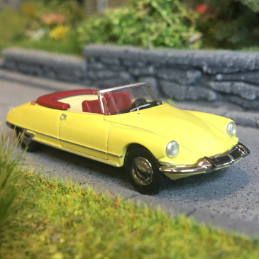Citroën DS 19 cabriolet capote ouverte, jaune, 1963 - SAI 7809.4 - HO 1/87
