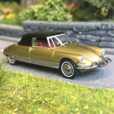 Citroën DS 19 cabriolet capote fermé, gris sahara, 1963 - SAI 7812 - HO 1/87