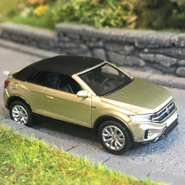 VW T-Roc cabriolet phase 2 ouvert, beige métallisé, 2022 - PCX870602 - HO 1/87