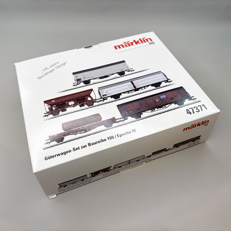 5 wagons marchandises à 2 essieux et feux fin de convoi, DB - MARKLIN 47371