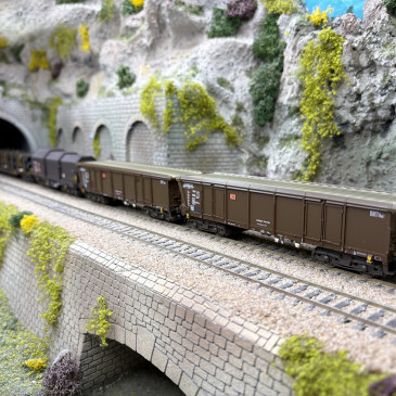 4 wagons marchandises différents avec chargements, DB, Ep. V - MARKLIN 46915 - HO 1/87