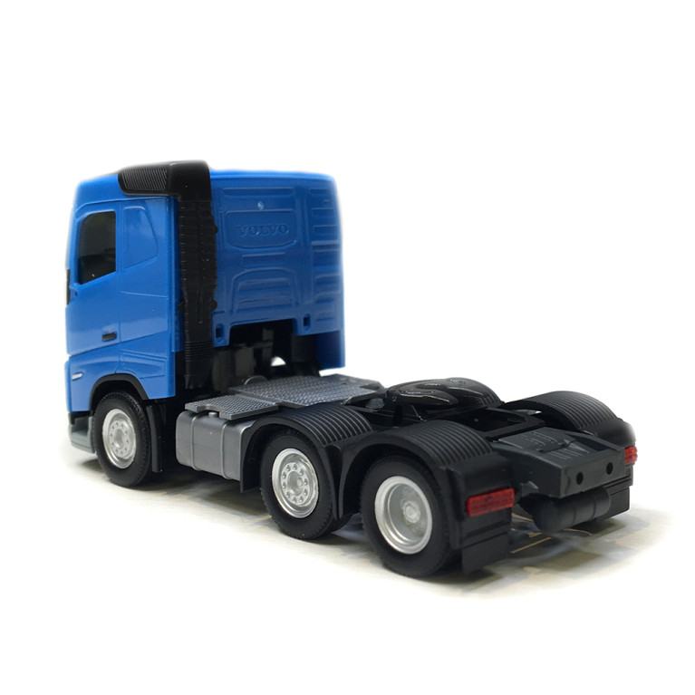 Tracteur à toit plat Volvo FH 3 essieux (6x2), bleu ciel - HERPA 313735-003 - HO 1/87