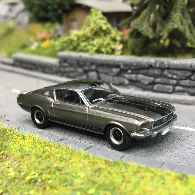 Ford Mustang Fastback Shelby GT 350, gris métallisé / noir, 1968 - BREKINA 19607 - HO 1/87