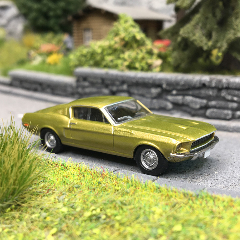 Ford Mustang Fastback, or métallisé, 1968 - BREKINA 19609 - HO 1/87