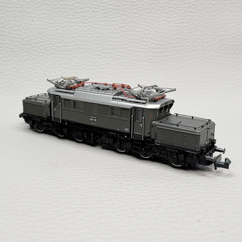 Locomotive électrique lourde E 93 05, DRB - MINITRIX 16932