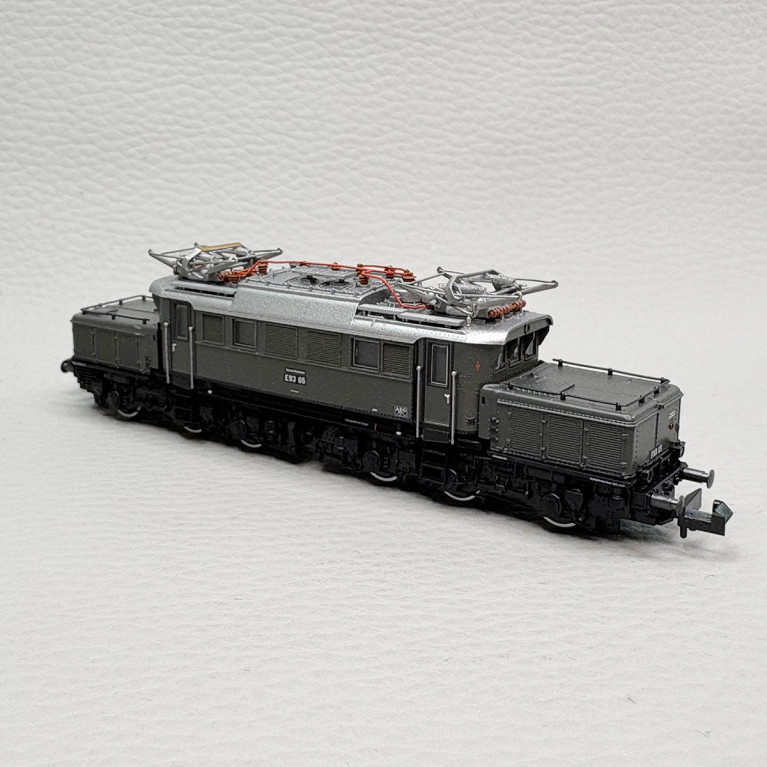 Locomotive électrique lourde E 93 05, DRB - MINITRIX 16932