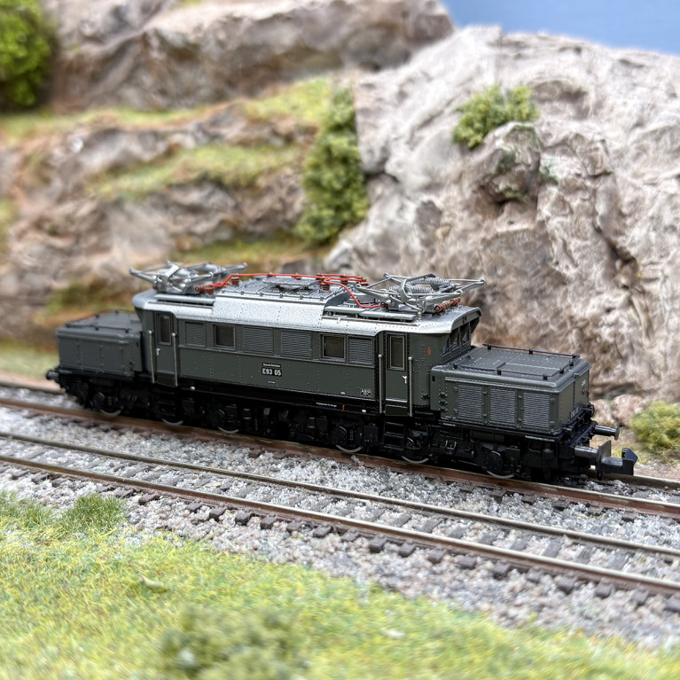 Locomotive électrique lourde E 93 05, DRB, Ep. II, digital son - MINITRIX 16932 - N 1/160