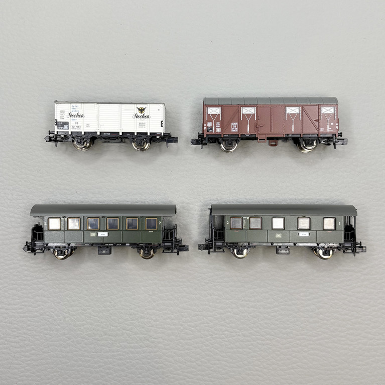 Train de voyageur + wagons marchandises, DB - MINITRIX 15002