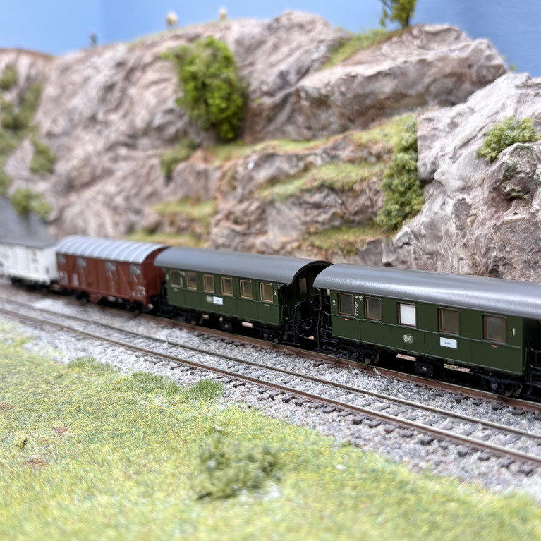 Train de voyageur + wagons marchandises, DB, Ep. III - MINITRIX 15002 - N 1/160