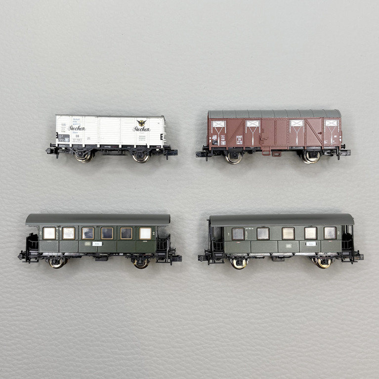 Train de voyageur + wagons marchandises, DB - MINITRIX 15002