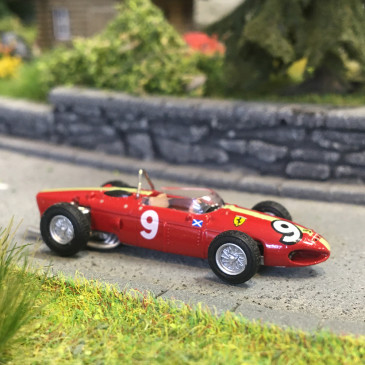 Ferrari 156 F1, Rouge, n°9 Innes Irelande, grand prix de Silverstone 1962 - BREKINA 22995 - HO 1/87