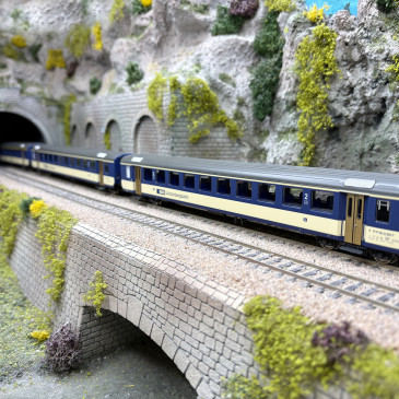 3 voitures unifiées type EW I, "Train bleu", BLS, Ep. IV, 3R AC - PIKO 96092 - HO 1/87
