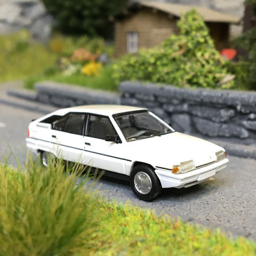 Citroën BX 16 phase 1, blanc, 1983 - SAI 6481 - HO 1/87