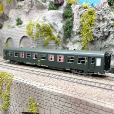 Voiture USI courte 2CL B10t U60, logo encadré jaune, SNCF, Ep. IVa, éclairage - LSMODELS 40016 - HO 1/87