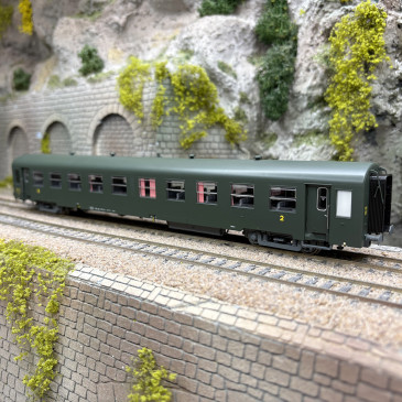 Voiture USI courte 2CL Bmyfi U60, marquage 1956, SNCF, Ep. IIId, éclairage - LSMODELS 40020 - HO 1/87