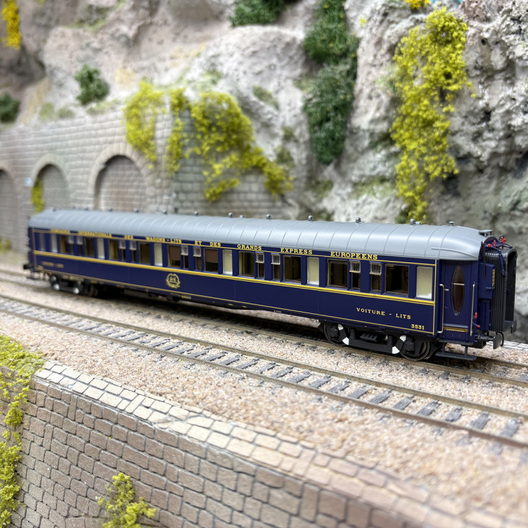 Voiture-lits type WL lx20 "EIC", Français, CIWL, Ep. IIIb, éclairage - LSMODELS 49236 - HO 1/87