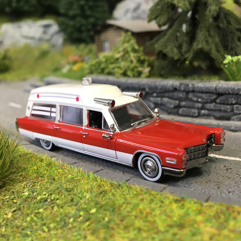 Cadillac Miller Meteror, rouge/blanc, 1966 - BREKINA 19776 - HO 1/87