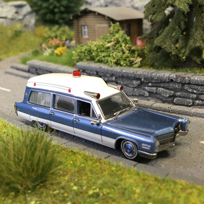 Cadillac Miller Meteor, blanc/bleu métallisé, 1966 - BREKINA 19777 - HO 1/87