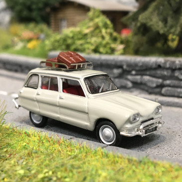 Citroën AMI 6 Break, gris rosé, galerie de toit et 2 valises - SAI 1711 - HO 1/87