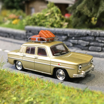 Renault 8, beige, galerie de toit et 2 valises - SAI 1763 - HO 1/87