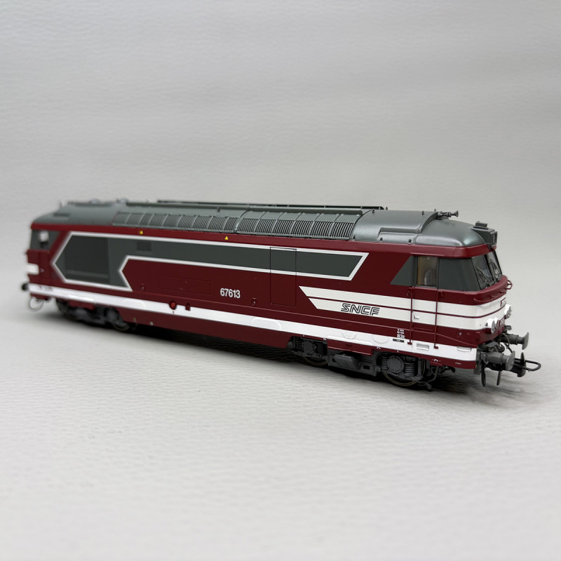 Locomotive diesel  BB 67613, rouge Capitole, logo nouille, SNCF - REE MB-243