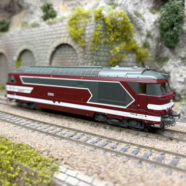 Locomotive diesel  BB 67613, rouge Capitole, logo nouille, SNCF, Ep. VI - REE MB-243 - HO 1/87