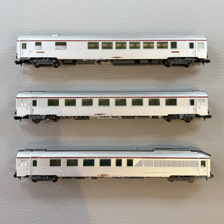 3 voitures TEE "Mistral", (Vru + A8tu + AD4tux) Nice-Paris, SNCF - ARNOLD HN4500