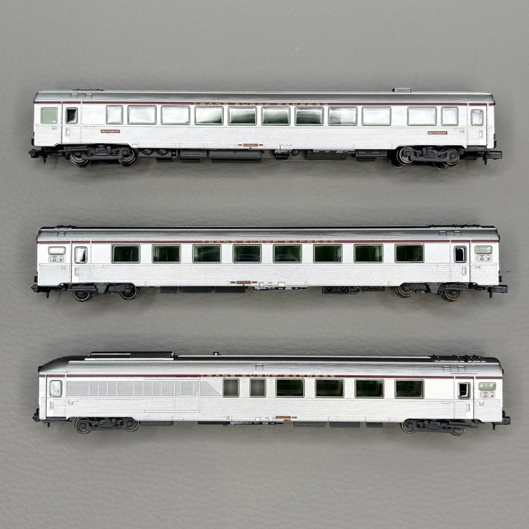 3 voitures TEE "Mistral", (Vru + A8tu + AD4tux) Nice-Paris, SNCF - ARNOLD HN4500