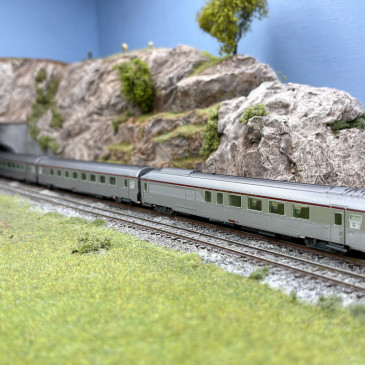 3 voitures TEE "Mistral", (Arux + A8u + AD4tux) Nice-Paris, SNCF, Ep. IV - ARNOLD HN4501 - N 1/160