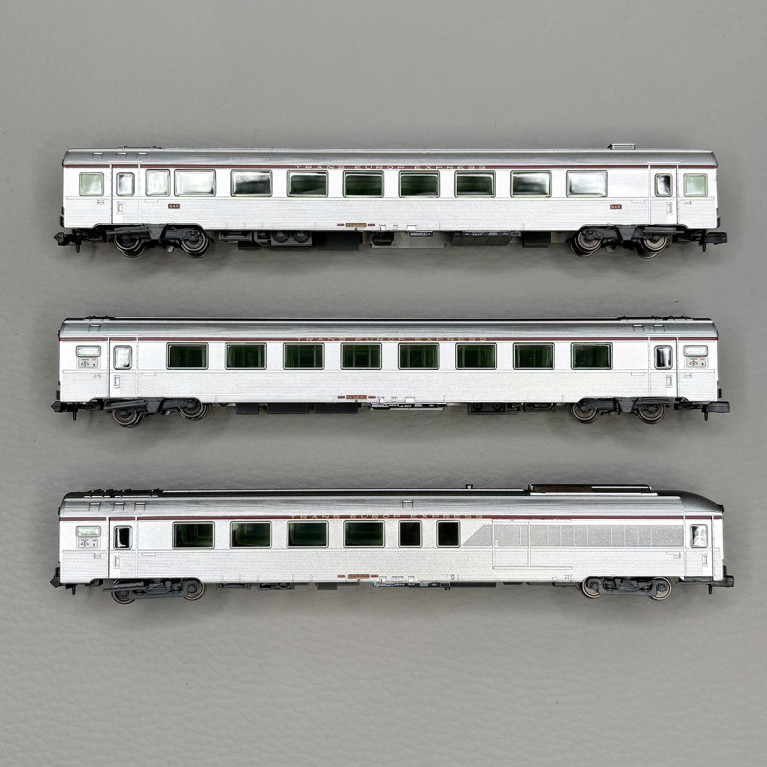 3 voitures TEE "Mistral", (Arux + A8u + AD4tux) Nice-Paris, SNCF - ARNOLD HN4501