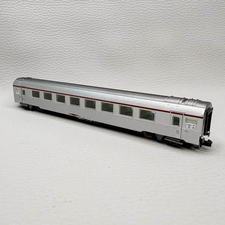 Voiture TEE "Mistral", (A8u) Nice-Paris, SNCF - ARNOLD HN4502