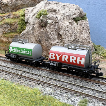 2 wagons citernes 2 essieux "BYRRH / Préfontaines", SNCF, Ep. IV - ARNOLD HN6702 - N 1/160