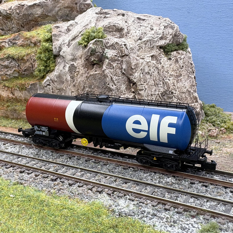 Wagon citerne à bogies "ELF", SNCF, Ep. IV - ARNOLD HN6633 - N 1/160
