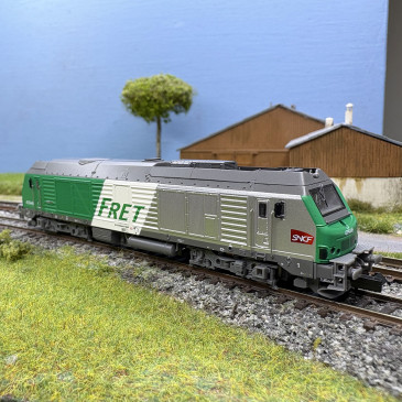 Locomotive diesel, BB 75446, "FRET", logo Carmillon, SNCF, Ep. VI - REE NW-293 - N 1/160