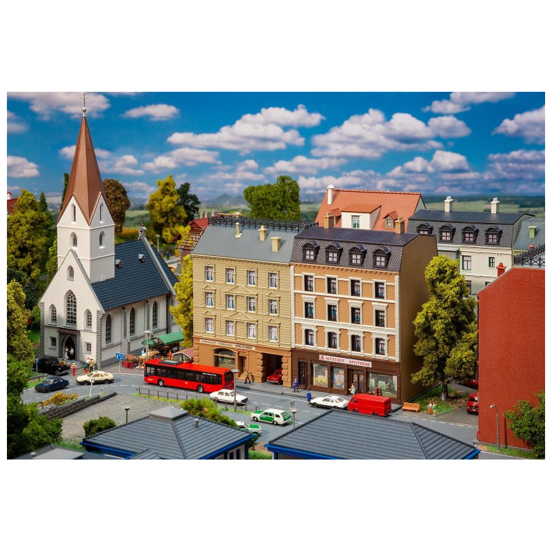 Immeubles urbains avec épicerie fine et pharmacie - Faller 232384 - N 1/160