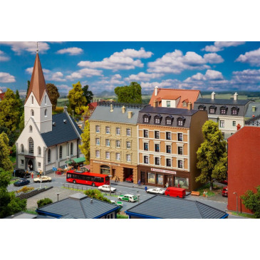 Immeubles urbains avec épicerie fine et pharmacie - Faller 232384 - N 1/160