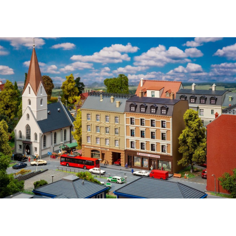 Immeubles urbains avec épicerie fine et pharmacie - Faller 232384 - N 1/160