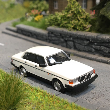 Volvo 240 GL, blanc, 1986 - Minichamps 870171401 - 1/87