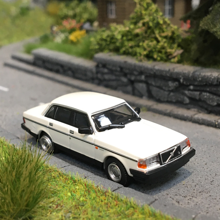 Volvo 240 GL, blanc, 1986 - Minichamps 870171401 - 1/87
