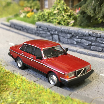 Volvo 240 GL, rouge foncé métallisé, 1986 - Minichamps 870171402 - 1/87