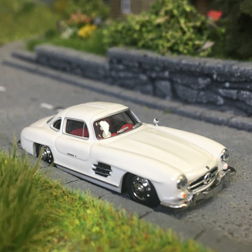Mercedes-Benz 300 SL Gullwing, blanche - HERPA 421089-002 - HO 1/87