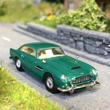 Aston Martin DB5 coupé, vert métallisé, 1964 - BREKINA 15229 - HO 1/87