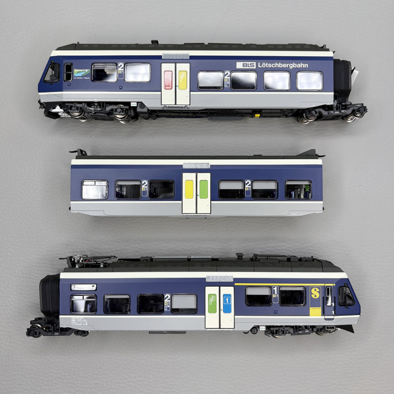 Automotrice RAbE 525 008-9, NINA "La sarine / Saane", 3 éléments, BLS - LSMODELS 17204DCS