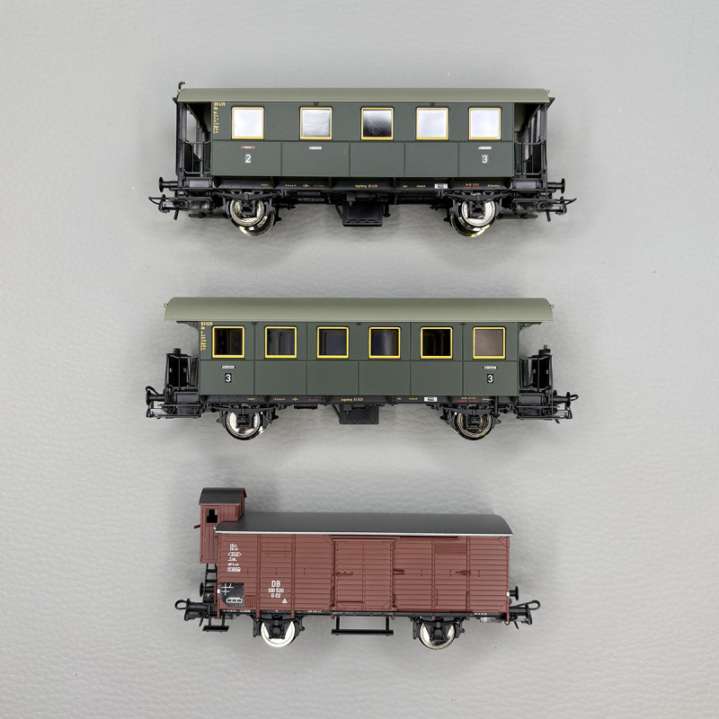 2 voitures 2/3 CL BCi, 3 CL Ci et un wagon couvert G, DB - ROCO 6200040