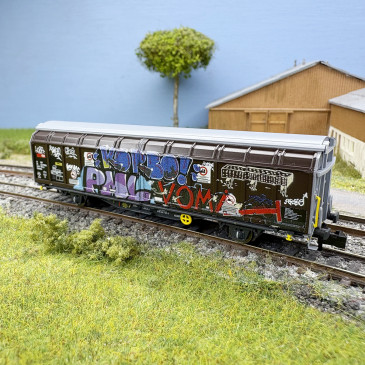 Wagon à parois coulissantes Hbbillns avec graffiti, SBB, Ep. VI - HOBBYTRAIN H24669 - N 1/160