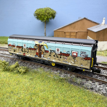 Wagon à parois coulissantes Hbbillns avec graffiti, SBB, Ep. VI - HOBBYTRAIN H24663 - N 1/160