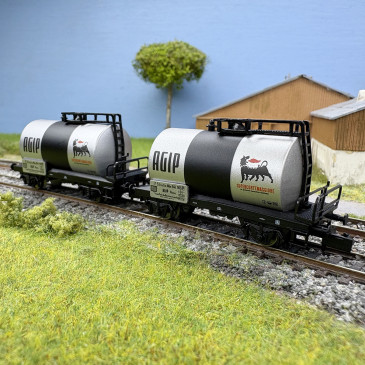 2 wagons citernes 2 essieux "AGIP", FS, Ep. III - ARNOLD HN6700 - N 1/160