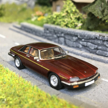Jaguar XJ-S, rouge foncé métallisé, 1981 - PCX 870329 - HO 1/87