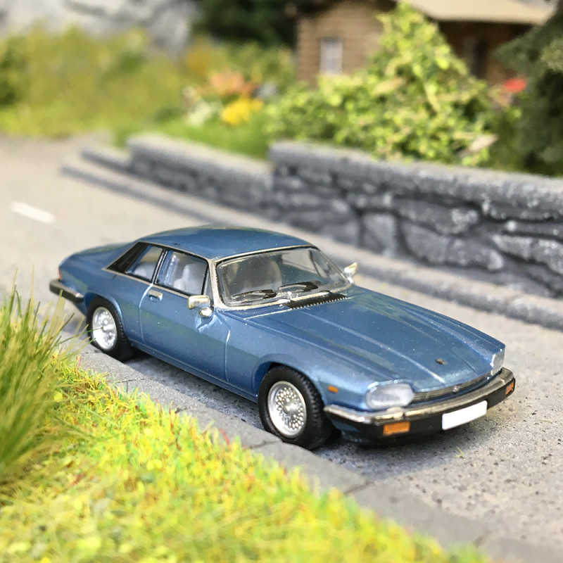 Jaguar XJ-S, bleu clair métallisé, 1981 - PCX 870330 - HO 1/87