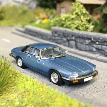 Jaguar XJ-S, bleu clair métallisé, 1981 - PCX 870330 - HO 1/87